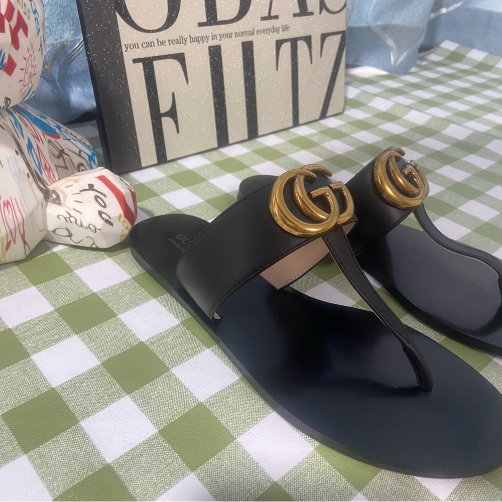 🌹💕Gucci Black and Gold Sandals💕 - Picture 4 of 7